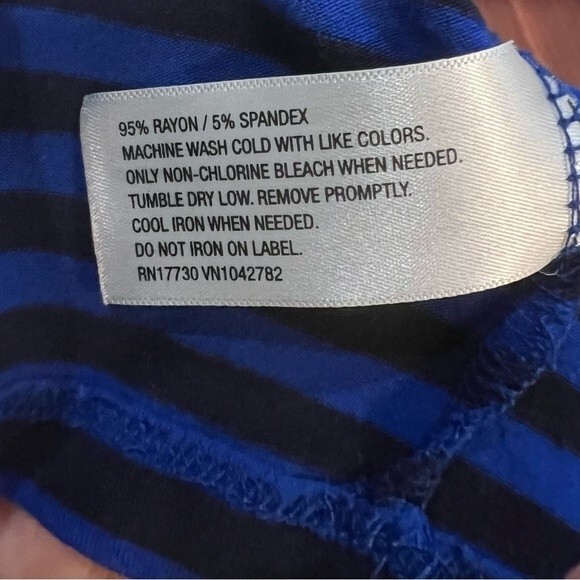 Liz Lange Maternity blue and black striped tunic top size large - Picture 4 of 4